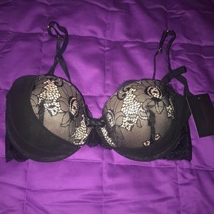 NEW! 🌸 Laced push up bra (never worn)
